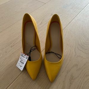 Yellow Zara pumps (with tags)
